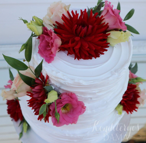 Vestuvinis su gyvomis gėlėmis