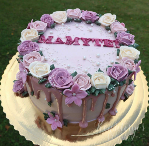 Tortas Mamytei su kreminėmis gėlėmis